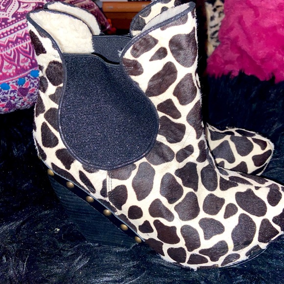 🔥SOLD🔥Rare- Irregular Choice Cow Kiss Print Ankle Boots - Picture 6 of 11